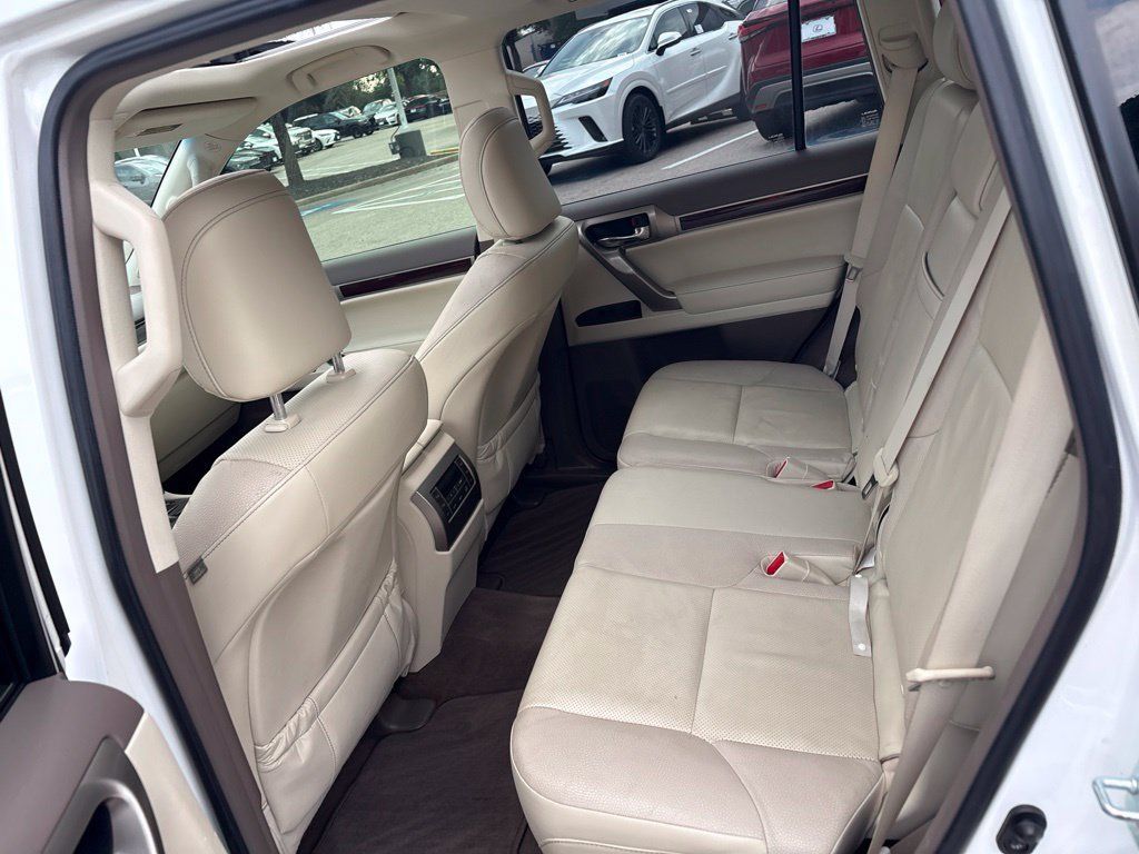 Used 2016 Lexus GX 460 w/ Premium Package AWD/4WD image 19