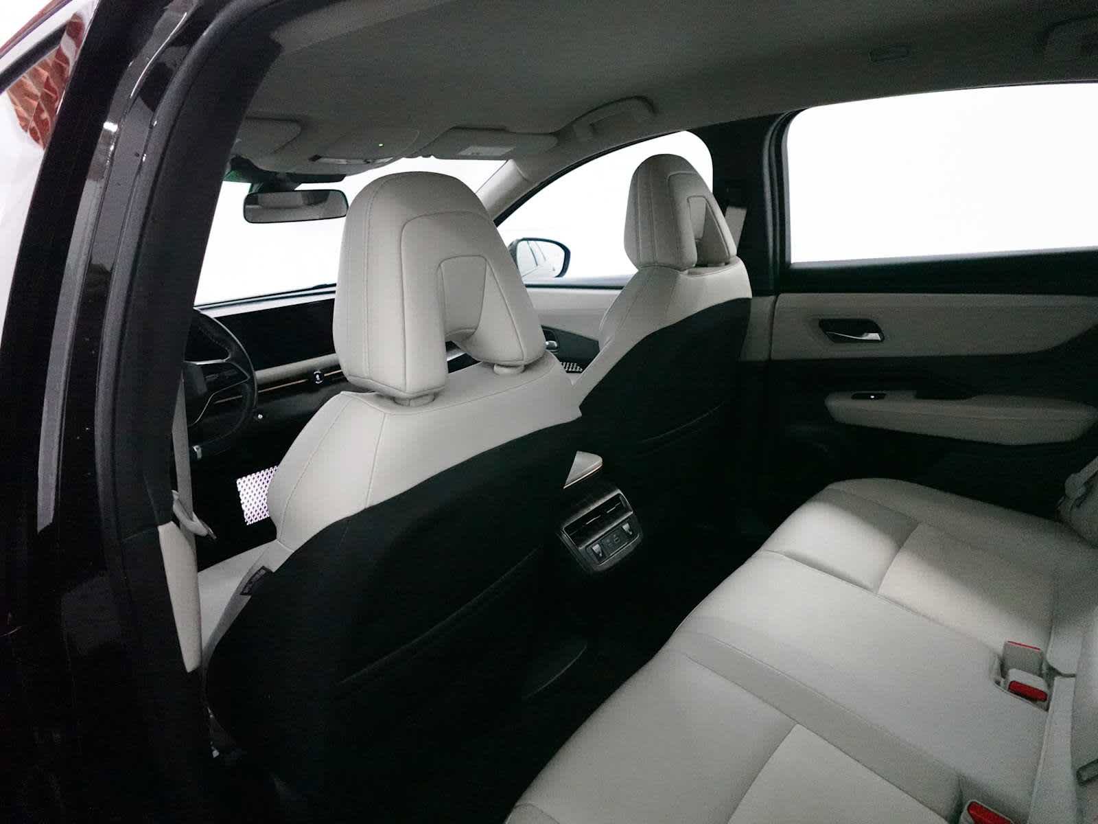 Used 2023 Nissan Ariya FWD image 28