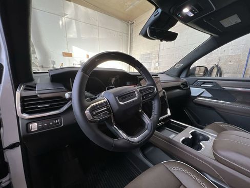 New 2026 GMC Acadia Denali Ultimate w/ LPO, Floor Liner Package image 10