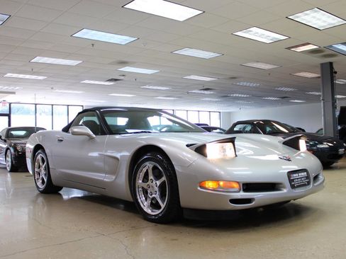 Used 2004 Chevrolet Corvette Convertible w/ Preferred Equipment Group image 2