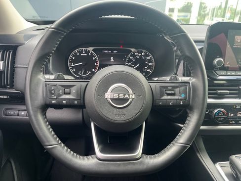 Used 2022 Nissan Pathfinder SV FWD image 16