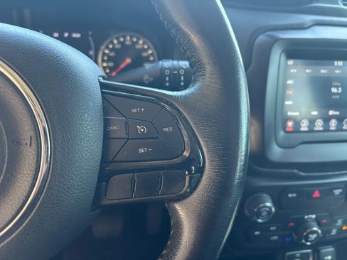 Used 2018 Jeep Renegade Altitude FWD image 16