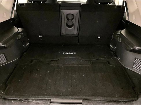 Used 2017 Nissan Rogue S image 33