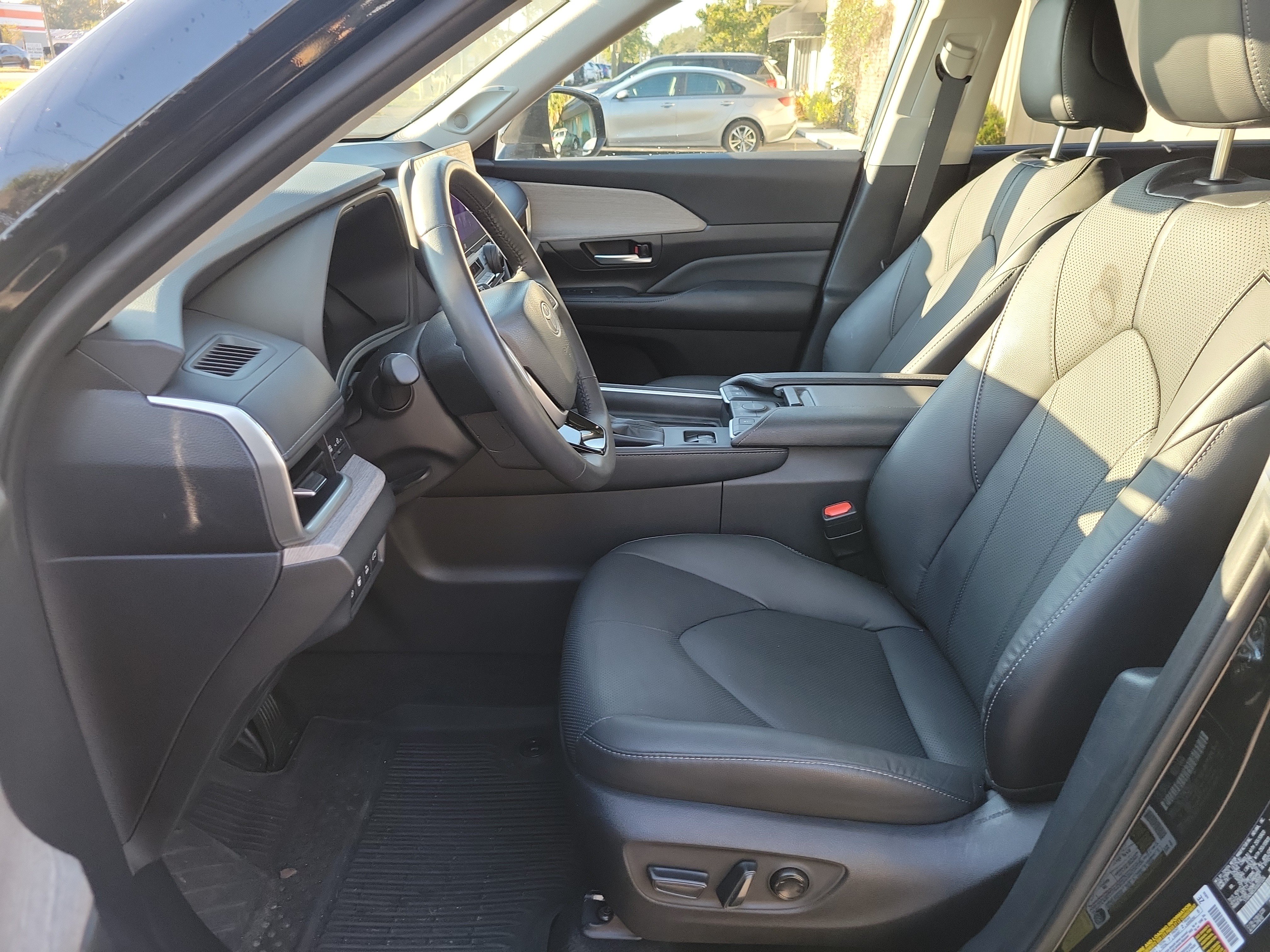 Used 2025 Toyota Grand Highlander AWD Hybrid image 23