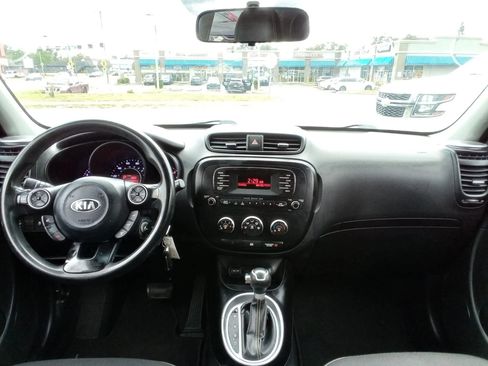 Used 2014 Kia Soul + FWD image 10