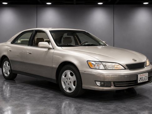 Used 2000 Lexus ES 330 FWD image 2
