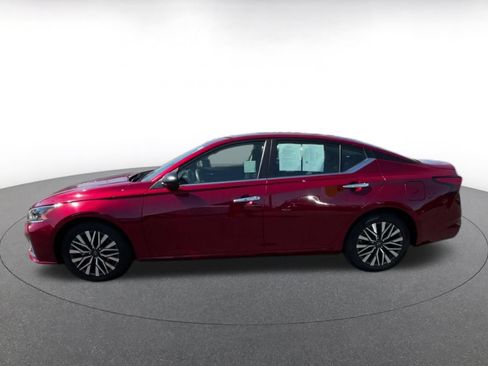 Used 2025 Nissan Altima 2.5 SV FWD image 9