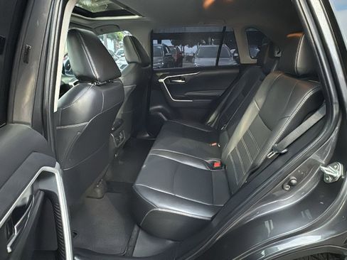 Used 2021 Toyota RAV4 XLE Premium image 16