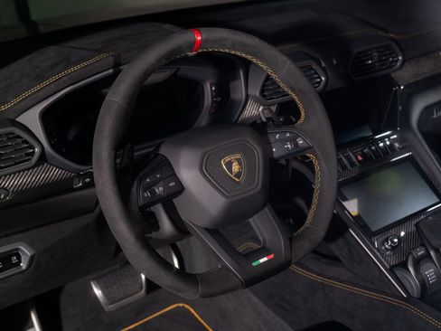 Used 2024 Lamborghini Urus Performante AWD/4WD image 10