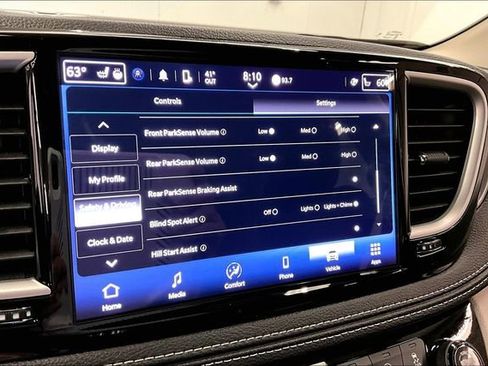 Used 2024 Chrysler Pacifica Touring-L image 36