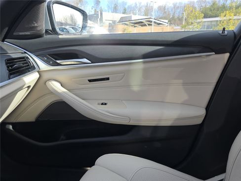 Certified 2023 BMW 540i xDrive w/ Executive Package image 23