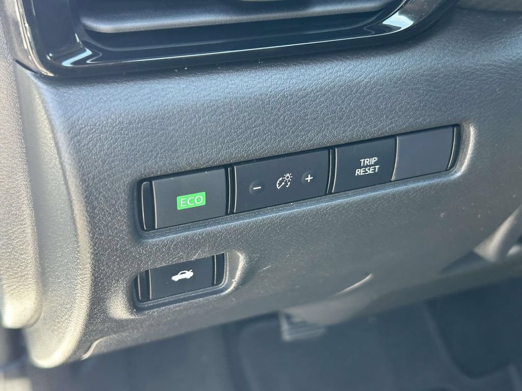 Used 2025 Nissan Sentra SR FWD image 23