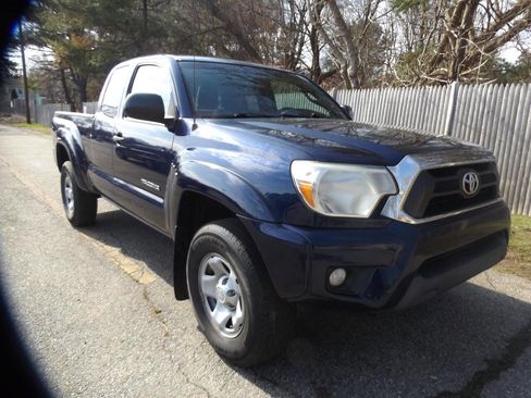 Used 2013 Toyota Tacoma 4x4 Access Cab V6 w/ SR5 Pkg image 8