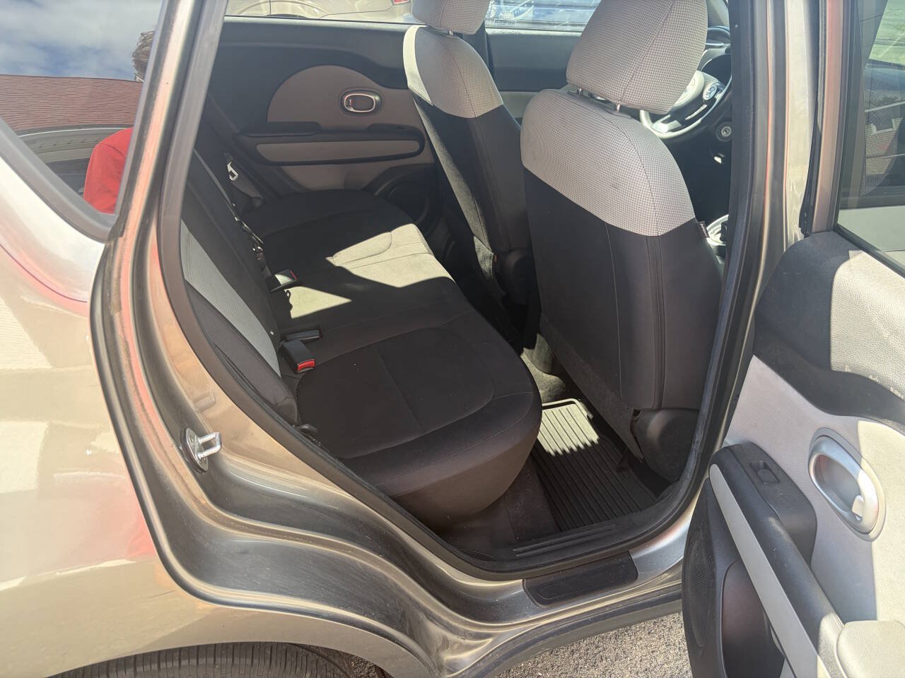 Used 2015 Kia Soul FWD image 12