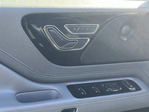 Used 2021 Lincoln Aviator Reserve w/ Elements Package Plus image 12