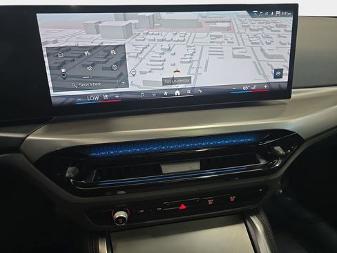 Used 2025 BMW 230i 230i w/ M Sport Package image 21