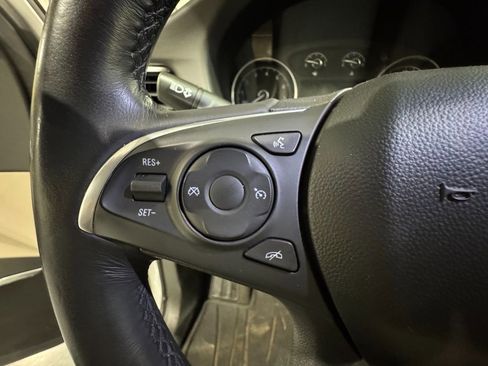 Used 2019 Buick Enclave Essence image 13