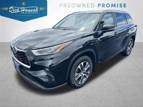 Used 2023 Toyota Highlander XLE AWD/4WD image 1