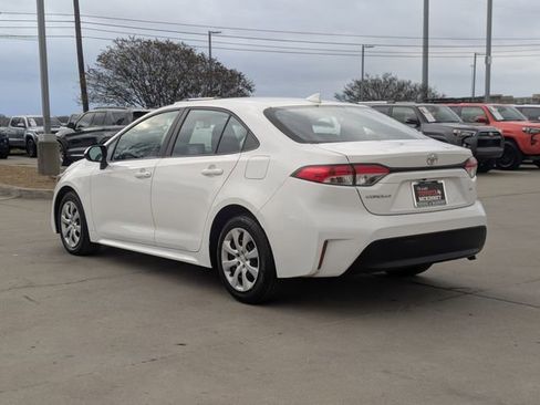 Used 2024 Toyota Corolla LE image 9