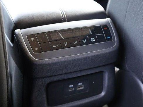 Used 2025 Nissan Pathfinder SV AWD/4WD image 23