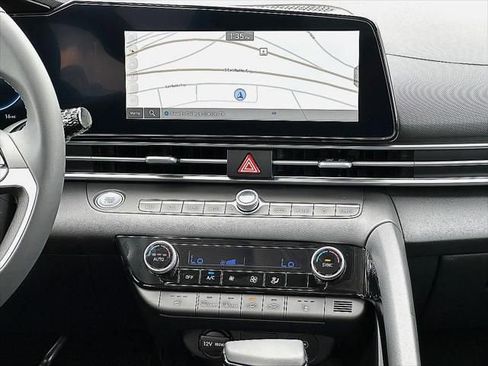 Used 2024 Hyundai Elantra SEL w/ Convenience Package image 23