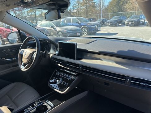 Used 2021 Lincoln Corsair FWD w/ Premium Package image 15