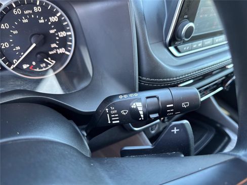 Used 2023 Nissan Rogue S FWD image 22