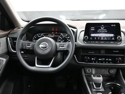 Used 2023 Nissan Rogue SV FWD image 10