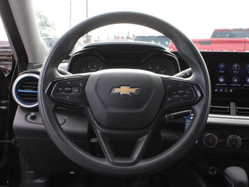 Used 2024 Chevrolet Trax LS FWD image 9
