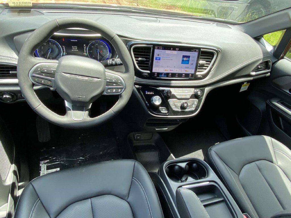 New 2027 Chrysler Pacifica Select FWD image 40