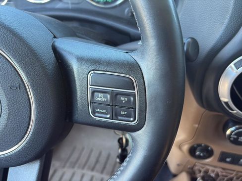 Used 2016 Jeep Wrangler Unlimited Sahara w/ Connectivity Group AWD/4WD image 15