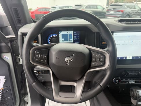 Used 2023 Ford Bronco Badlands image 15