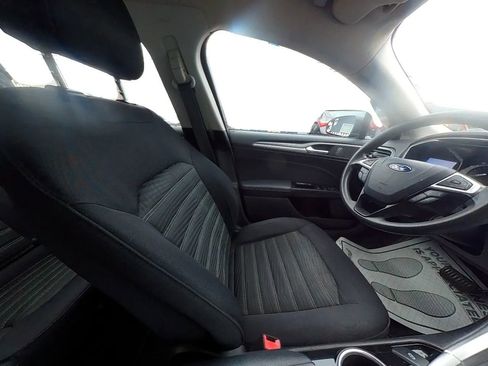 Used 2016 Ford Fusion SE image 27