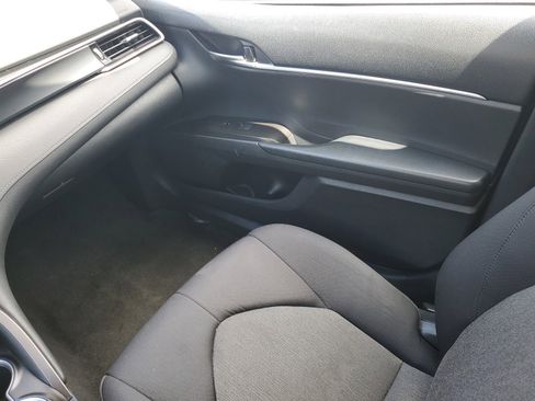 Used 2021 Toyota Camry LE image 11