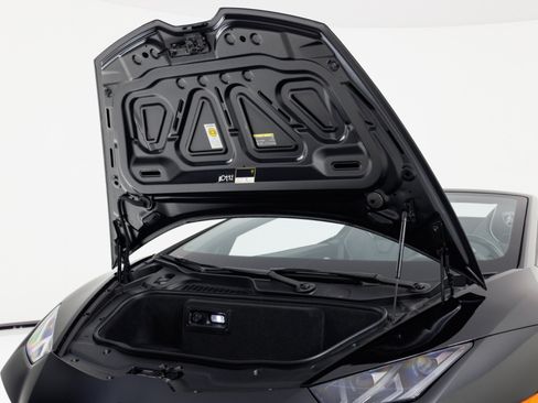 Used 2021 Lamborghini Huracan EVO RWD image 51