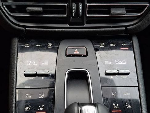 Certified 2023 Porsche Macan Turbo AWD/4WD image 15