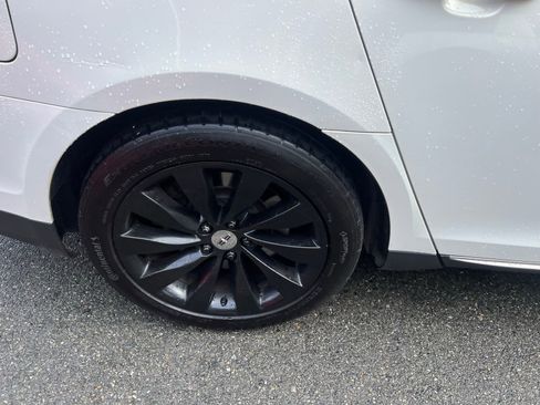 Used 2013 Lincoln MKS AWD image 12