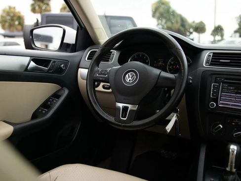 Used 2013 Volkswagen Jetta SE FWD image 26