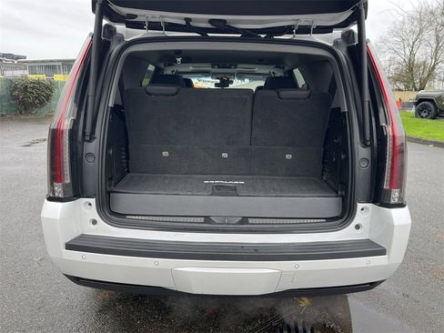 Used 2020 Cadillac Escalade Premium Luxury image 27