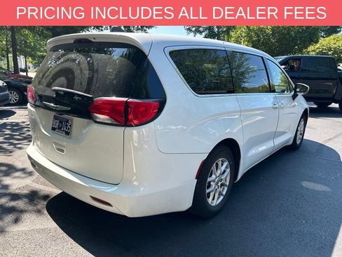 Used 2023 Chrysler Voyager LX FWD image 8