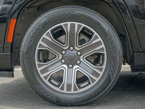 Used 2024 Jeep Wagoneer Series II w/ Flexible Seating Group image 10