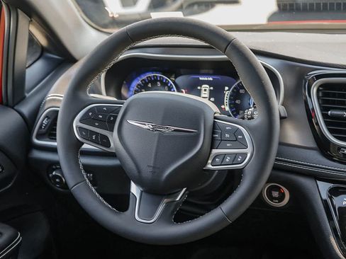 New 2026 Chrysler Pacifica Select image 16