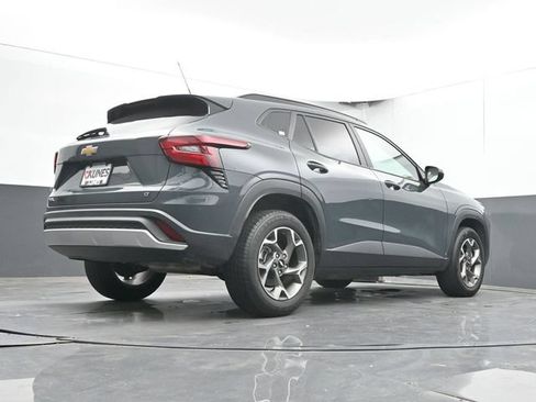 Used 2025 Chevrolet Trax LT FWD image 42