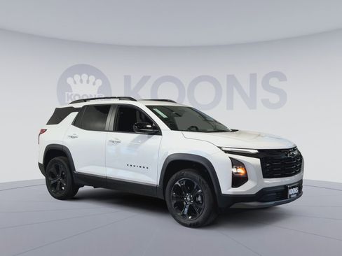 New 2026 Chevrolet Equinox LT FWD image 2