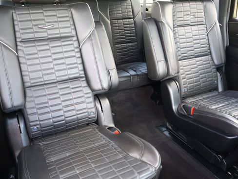 Certified 2024 Cadillac Escalade ESV Premium Luxury Platinum AWD/4WD image 27
