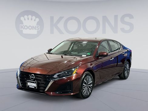 Used 2023 Nissan Altima 2.5 SV image 1