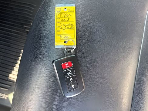 Used 2018 Toyota Highlander XLE image 37