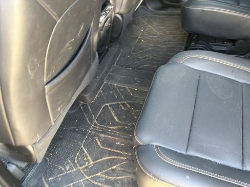 Used 2021 Chevrolet Traverse Premier image 24