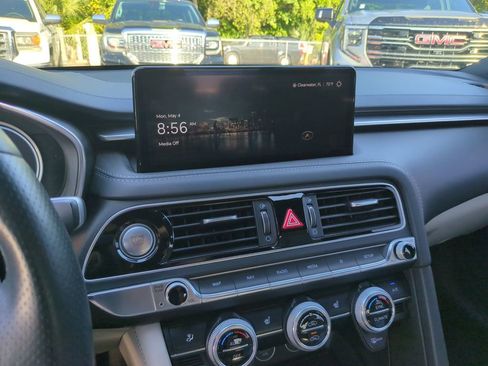 Used 2023 Genesis G70 2.0T RWD image 9