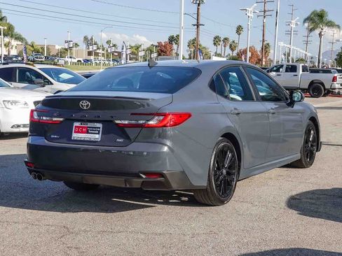 Used 2025 Toyota Camry SE image 4